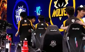 乐竞体育app最新版-兰斯全面击溃对手，主场取得关键胜利提振士气的简单介绍